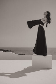 hera black dress